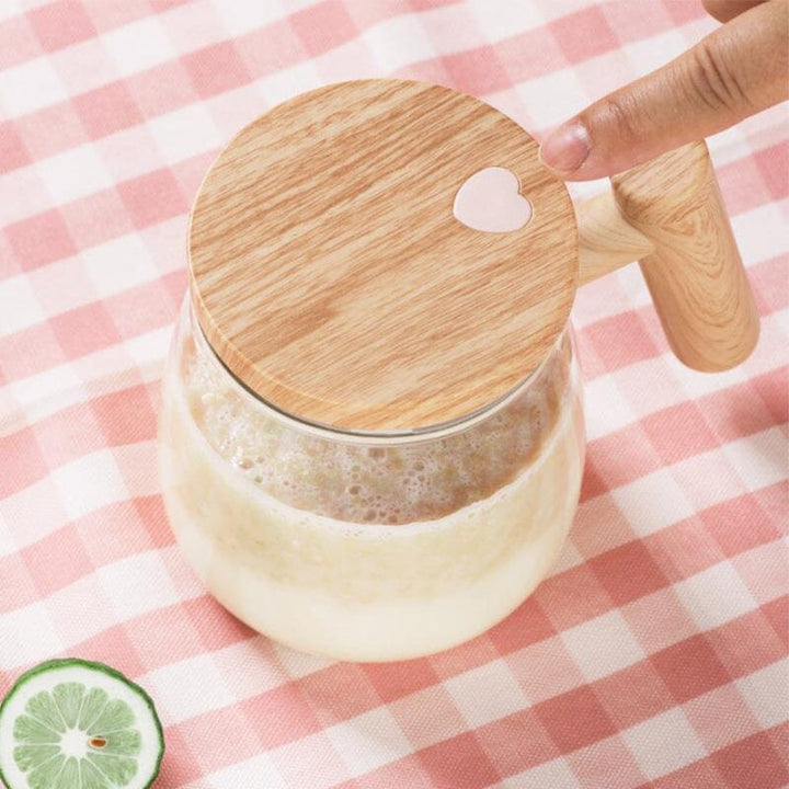 Selbstrührender Becher